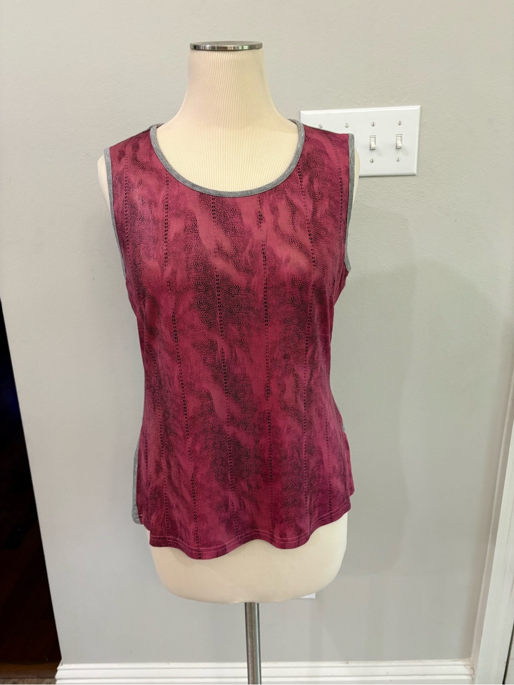 Emilio Pepe Pink patterned with gray back tank in size large GUC